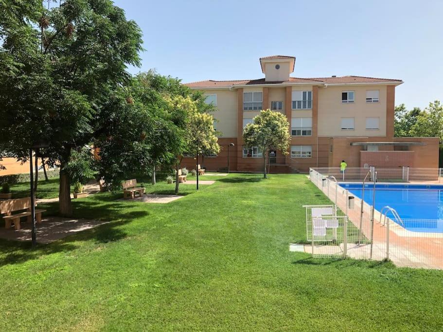 Vut El Parque -Con Piscina En Verano - Aparcamiento En Calle Y Parking Gratis En El Centro Ciudad Real Kültér fotó